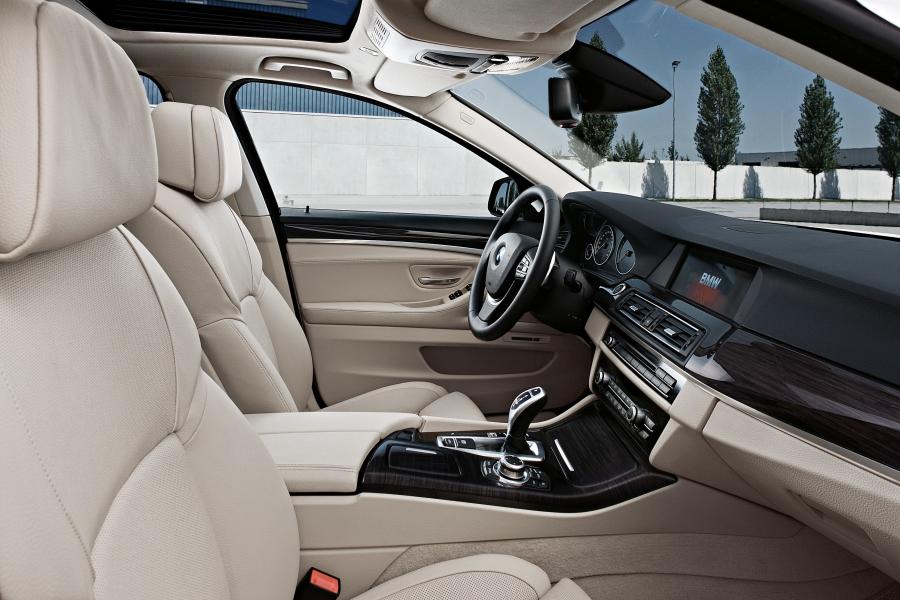  BMW 5-Series 2010 года  (фото 61 из 117)